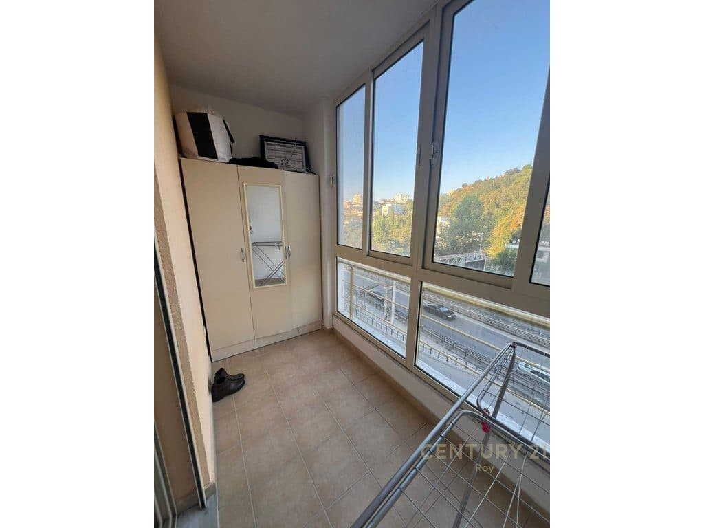 JEPET APARTAMENT 1+1 DHE GARAZH ME QERA NE SHKEMBIN E KAVAJES!!!! 4