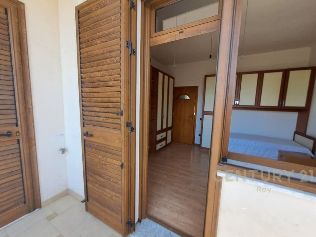 Vilë 4 Kateshe Me Perberje 7+3 per Shitje në Shijak - 200000€ !!..