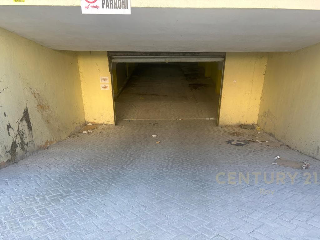 SHESIM GARAZH ME SIPERFAQE 15 m². Ish-URT!