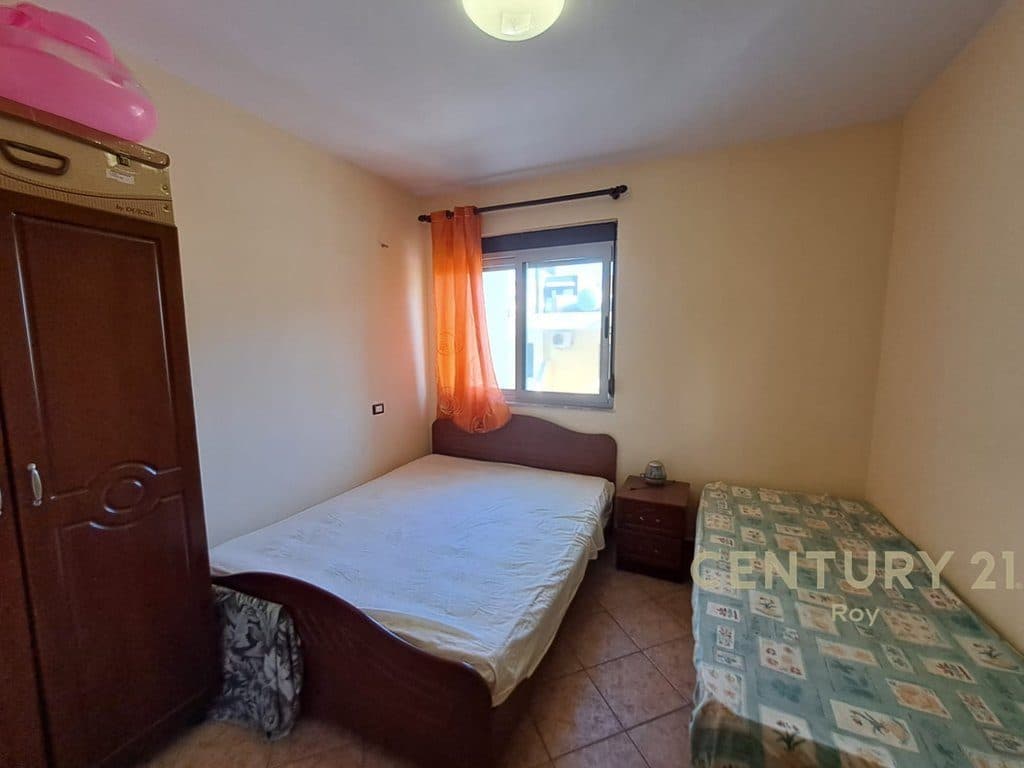 SHITET APARTAMENT NE SHKEMBIN E KAVAJES 50M LARG NGA DETI !! 3