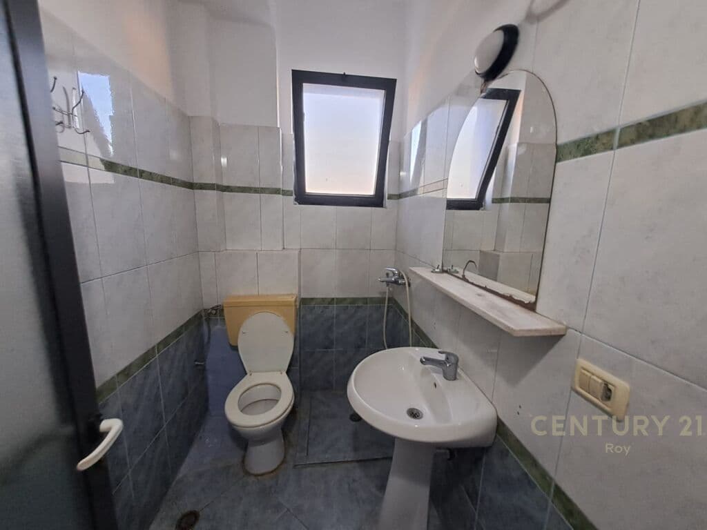 SHITET HOTEL NE PLAZH ME 15 DHOMA !! 2