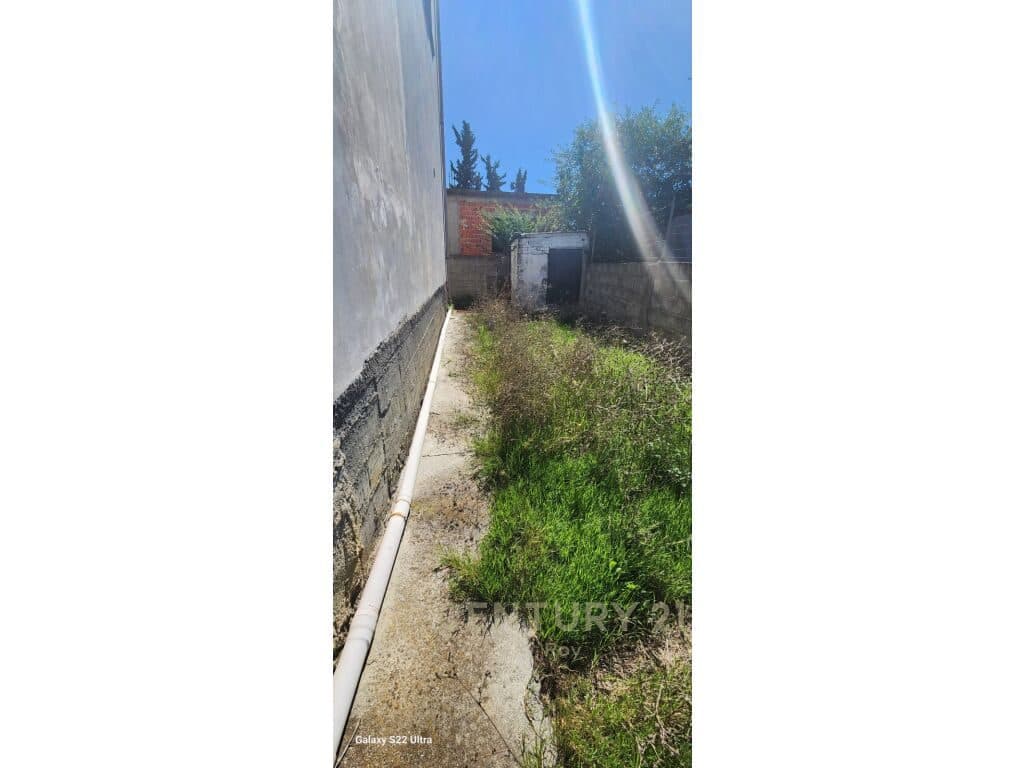 SHITET SHTEPI PRIVATE DY KATESHE + PAPAFINGO , NE HYRJE TE QYTETIT NE KAVAJE !!!