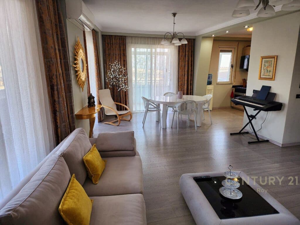 Jepet me Qira Super Apartament me pamje deti 2+1+2 me post parkimi te stacioni i trenit, Durrës!!!