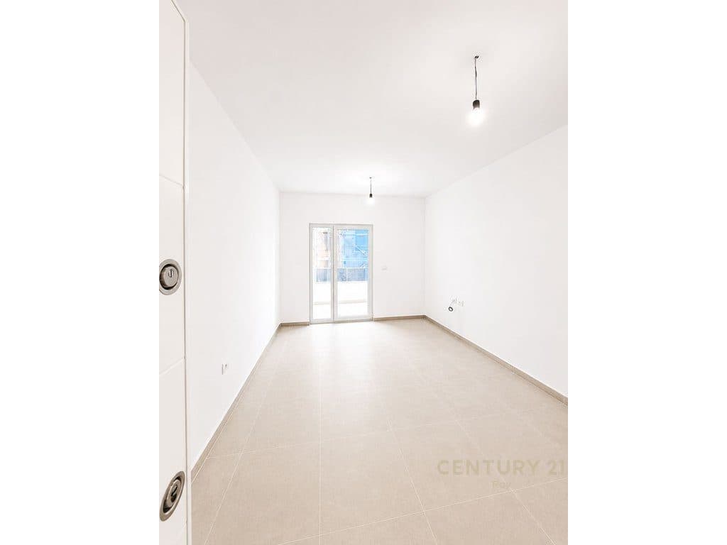 APARTAMENT 1+1 PËR SHITJE NË GOLEM NË NJË NDËRTESË TË RE TË PËRFUNDUAR PA ÇERTIFIKATË!!! 3