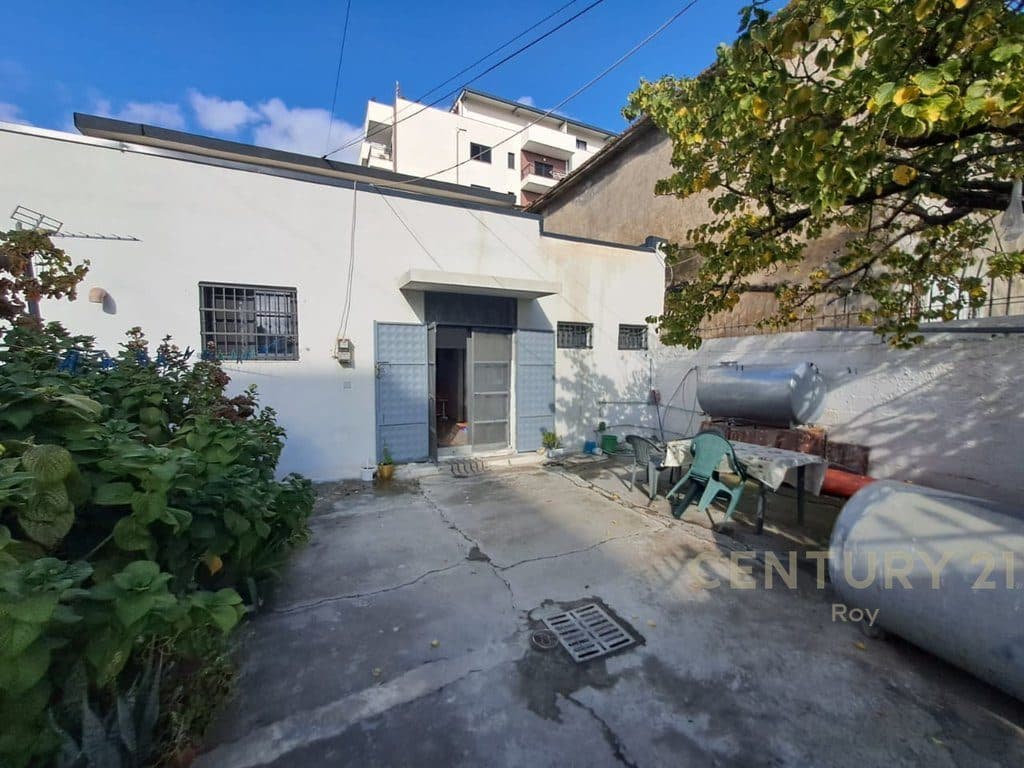 GODINE (SHTEPI +MAGAZINE) PER SHITJE NE DURRES - 450.000€ | 450 m² 3