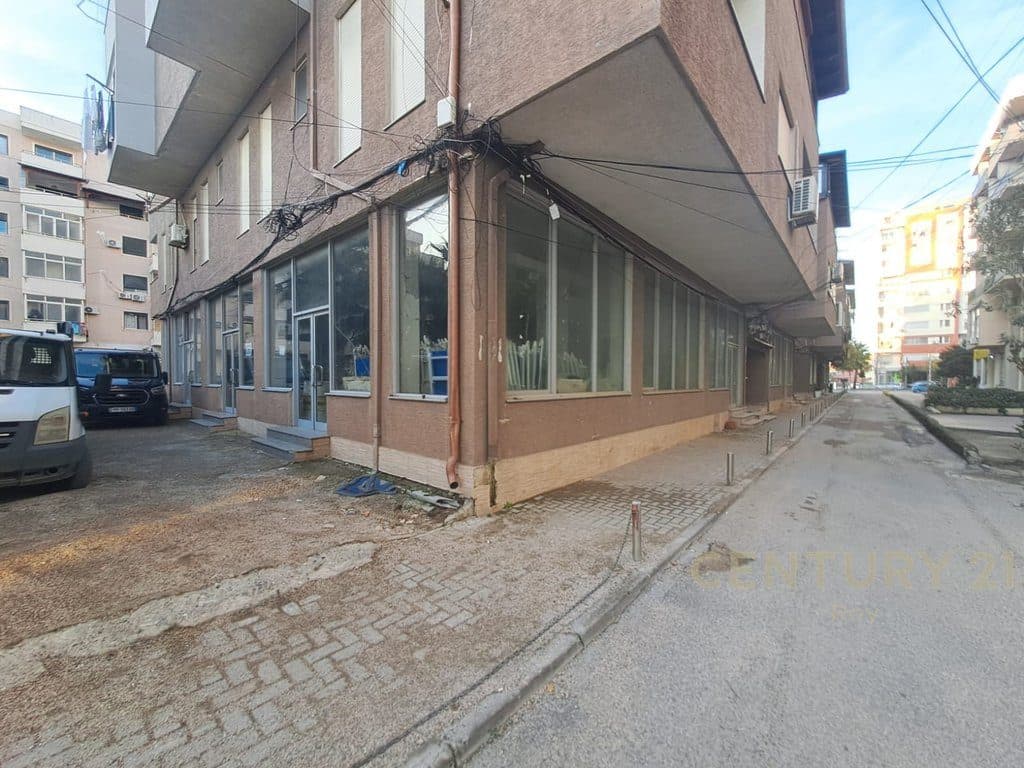 Hapësirë multifunksionale Për Shitje në Plazh, Durrës 50m Distance nga Deti.