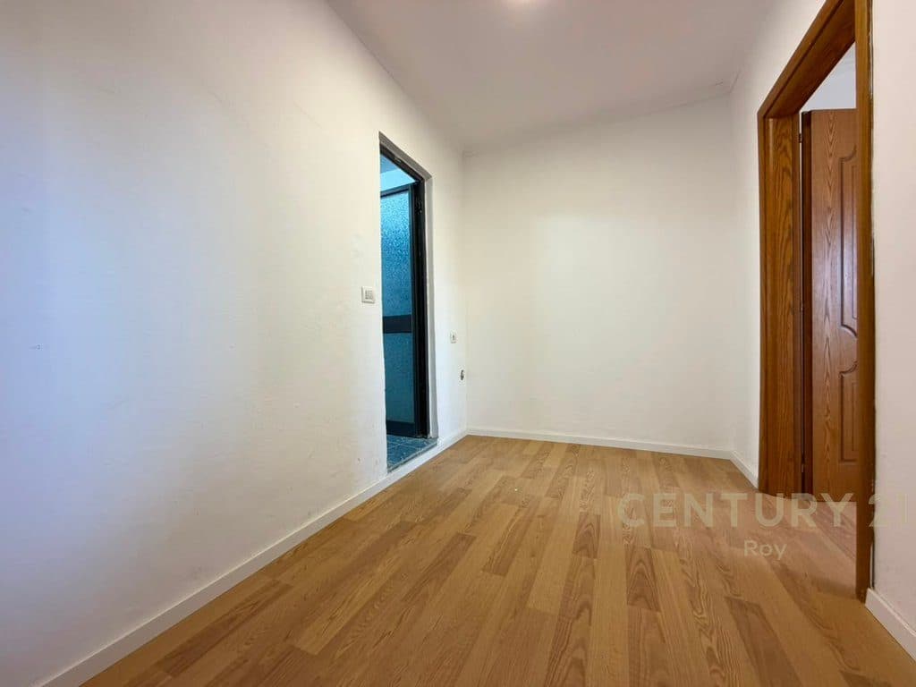 SHITET APARTAMENT 1+1 NË QENDËR TË KAVAJËS 3