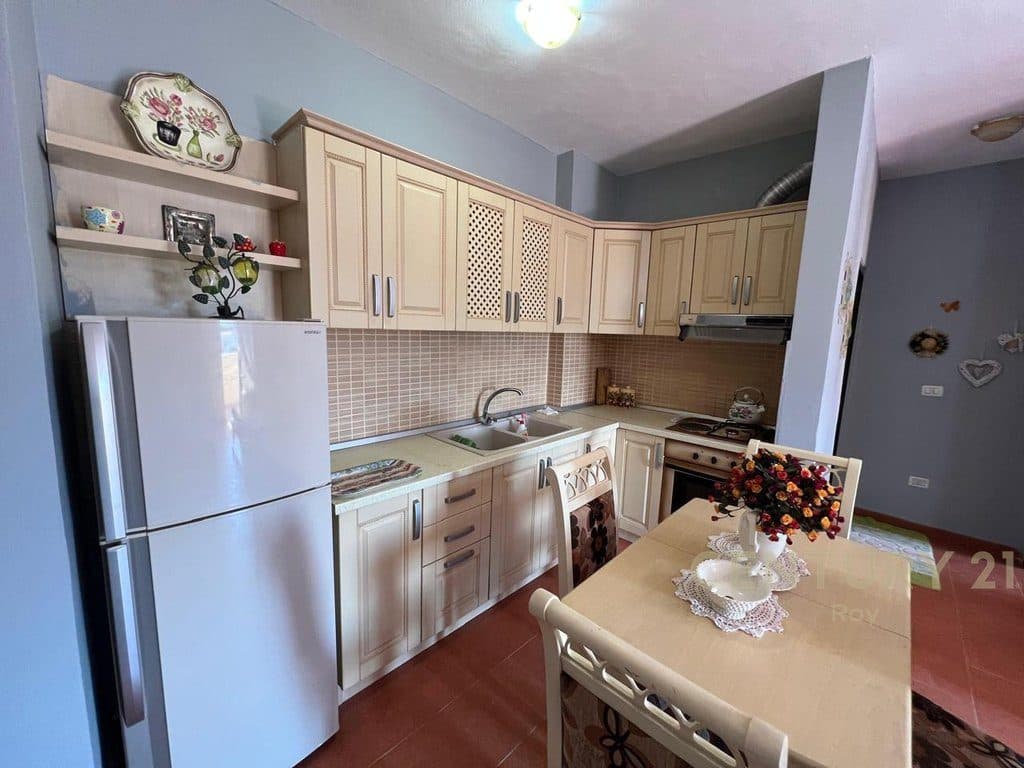 Apartament 1+1 në Shitje në Golem! 4