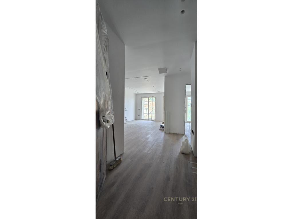 OFROJME PER SHITJE APARTAMENT 3+1+2T+3 BALLKONE, ME PAMJE DETI, PRANE VOLLGA !!! 4