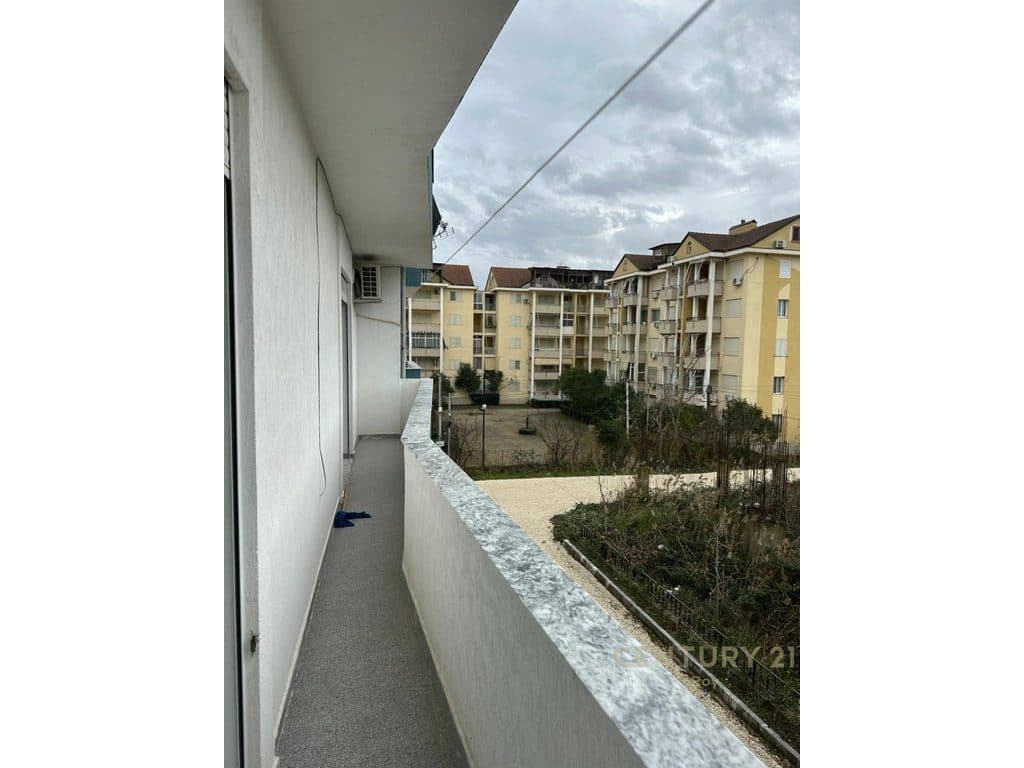 JEPET APARTAMET 1+1 ME QIRA AFATGJATE NE GOLEM SHUM PRANE DETIT!!! 4