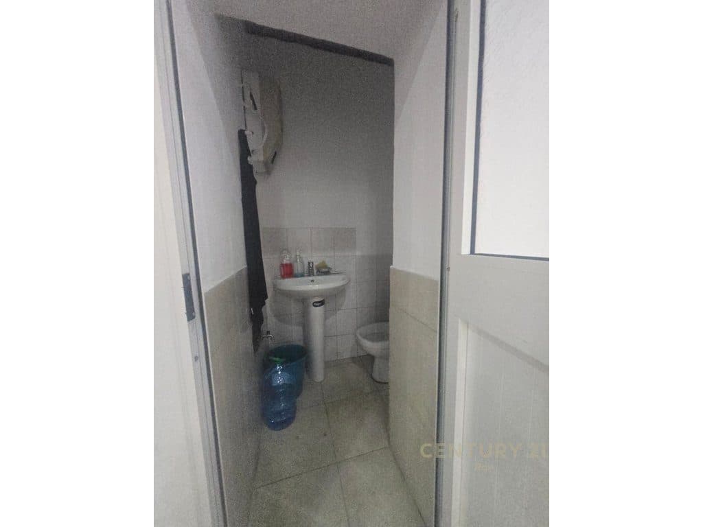 SHITET NJESI BIZNESI BIZNESI PRANE STACIONIT TE TRRENIT DURRES !!! 4