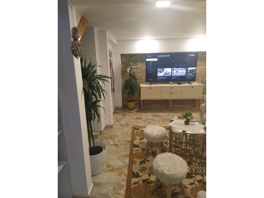 SHITET DUPLEX 3+1 TEK MALI I ROBIT!ME PAMJE NGA PISHINA! 4