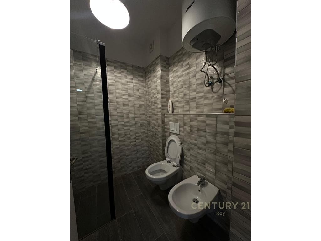 SHITET APARTAMET 1+1 NE GOLEM SHUM PRANE DETIT!!! 2