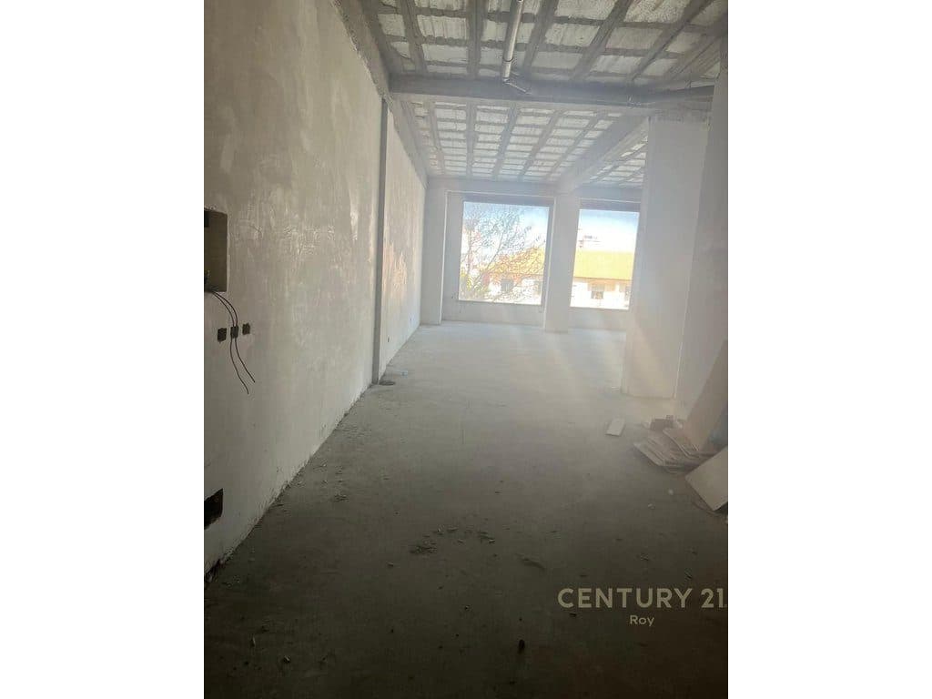 JEPET AMBIENT BIZNESI ME QERA NE ZONEN E PLAZHIT!!!! - 1000€ | 191 m²