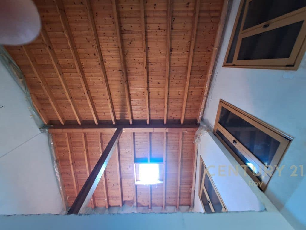 Vilë 4 Kateshe Me Perberje 7+3 per Shitje në Shijak - 200000€ !!..