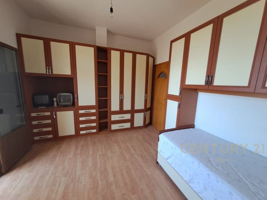 Vilë 4 Kateshe Me Perberje 7+3 per Shitje në Shijak - 200000€ !!..