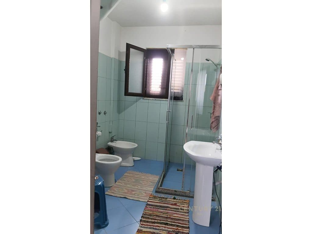 Vilë 5+3 në shitje në Qerret, Kavajë | 85 m²