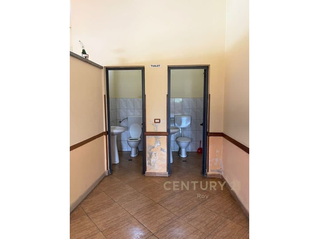 SHITET BAR-RESTORANT BUZE RRUGE KRYESORE NE DURRES! 2