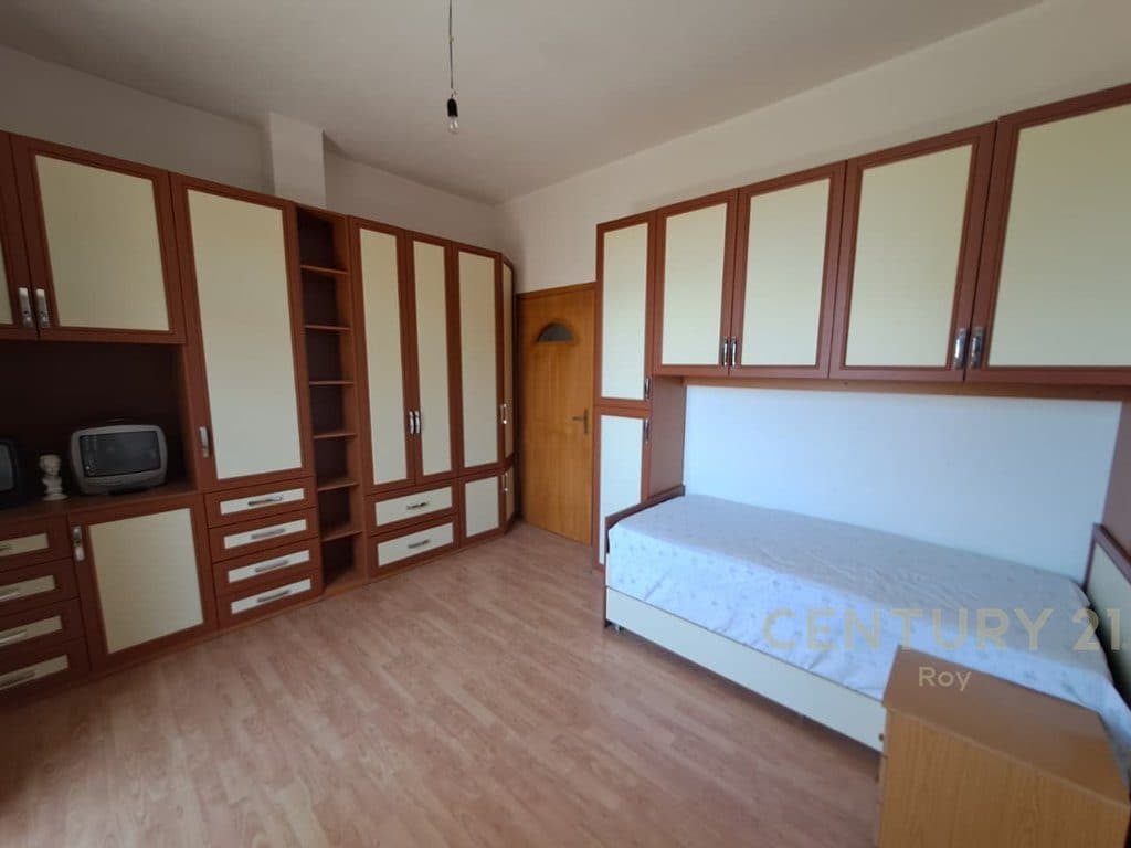 Vilë 4 Kateshe Me Perberje 7+3 per Shitje në Shijak - 200000€ !!..