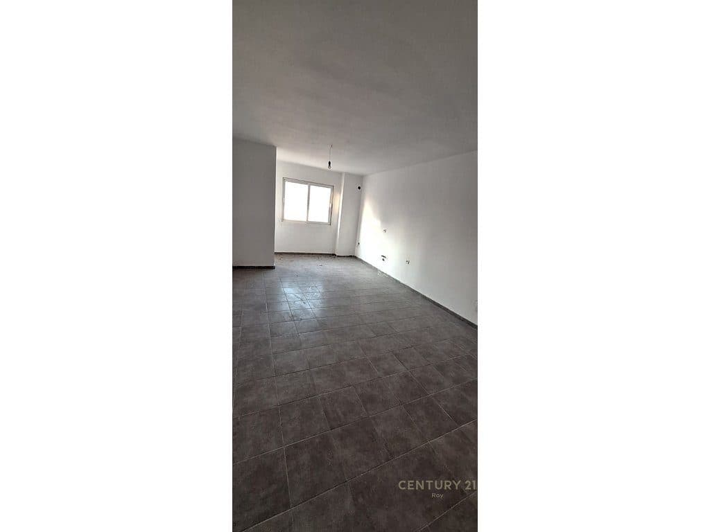 APARTAMENT 2+2B+2T PER SHITJE PRANE STADIUMIT NE DURRES. 2