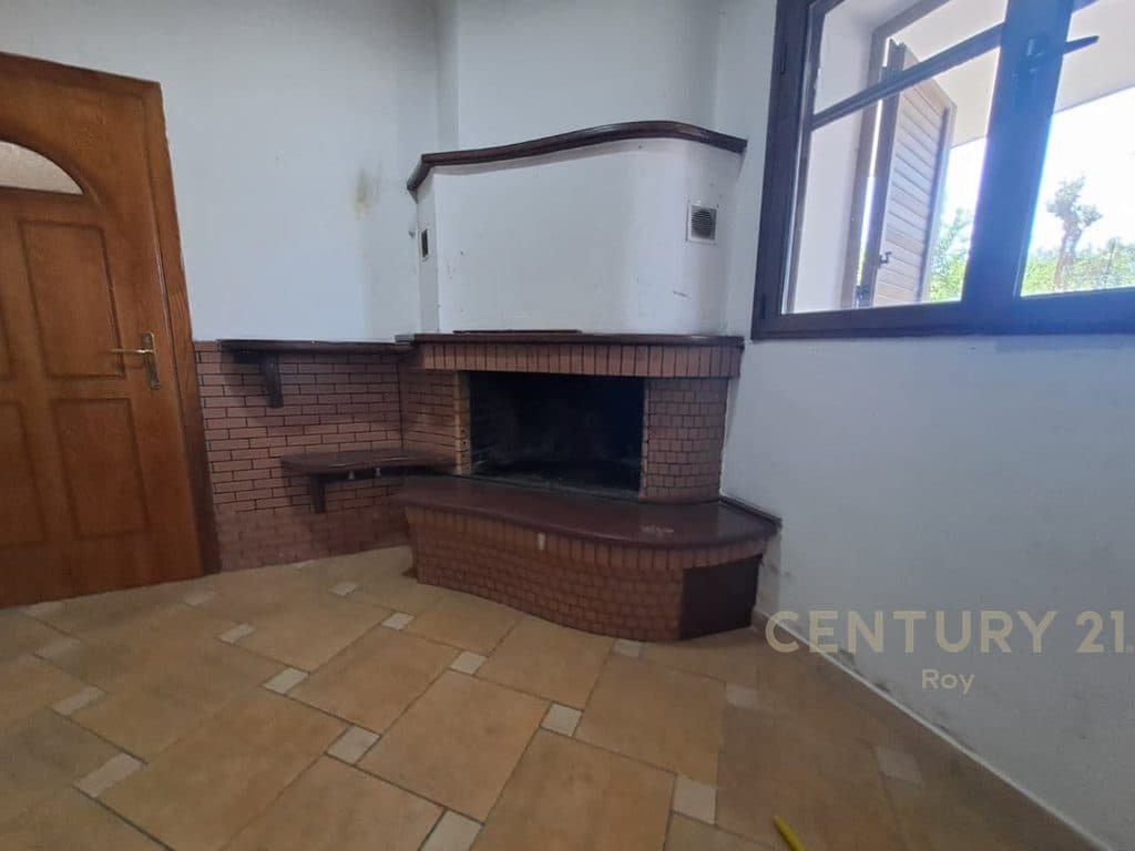 Vilë 4 Kateshe Me Perberje 7+3 per Shitje në Shijak - 200000€ !!..