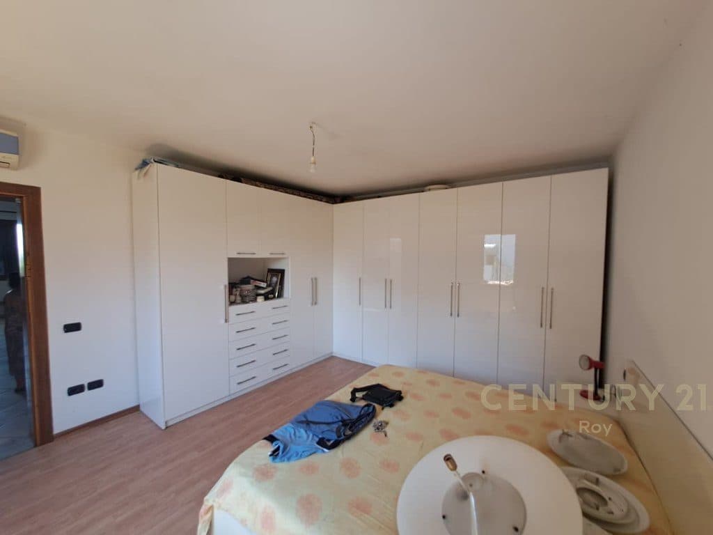 Vilë 4 Kateshe Me Perberje 7+3 per Shitje në Shijak - 200000€ !!..