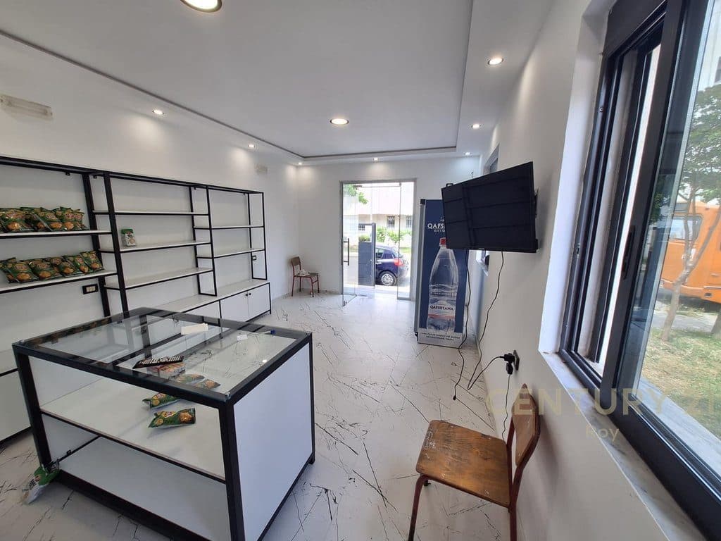 Dyqan Kat 1 për Qira në Lagja nr.16, ne mes Shkolles Teknologjike dhe te Fiskultures Durrës - 350€ | 30 m² 3