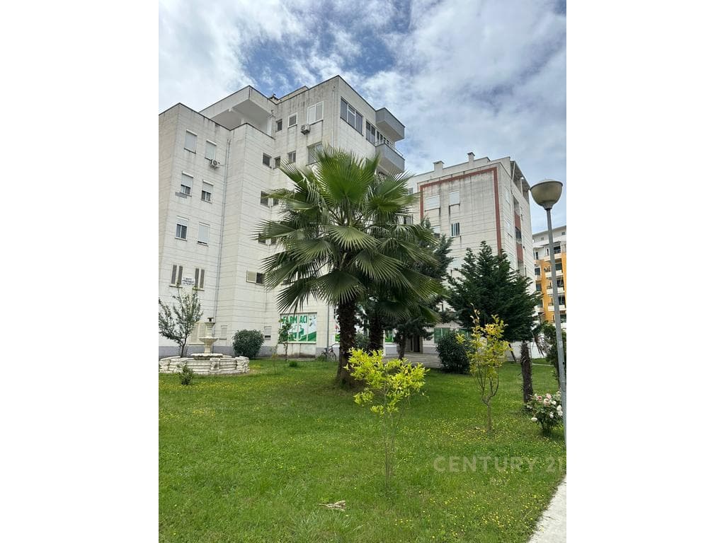 SHITET APARTAMENT 1+1 NE NJE KOMPLEKS REZIDENCIAL QERRET 50M NGA DETI!!! 3