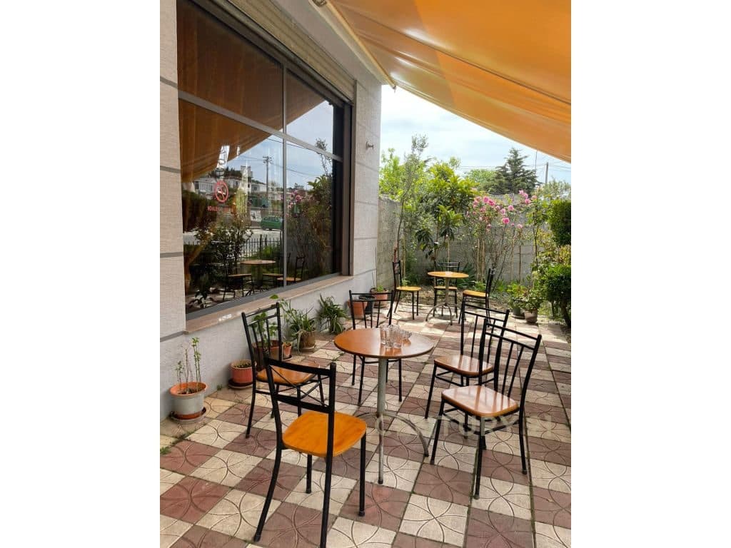 SHITET BAR-RESTORANT BUZE RRUGE KRYESORE NE DURRES! 4