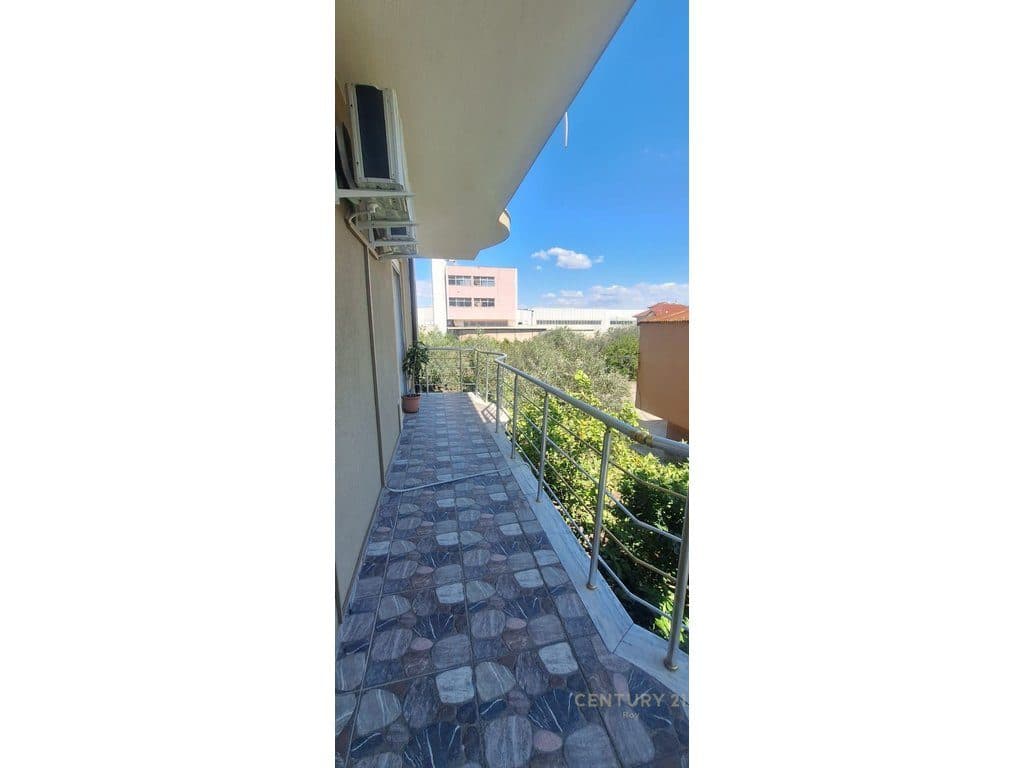 Jepet me qira apartament 3+1 në vilë 3-katëshe – 400€/muaj 3
