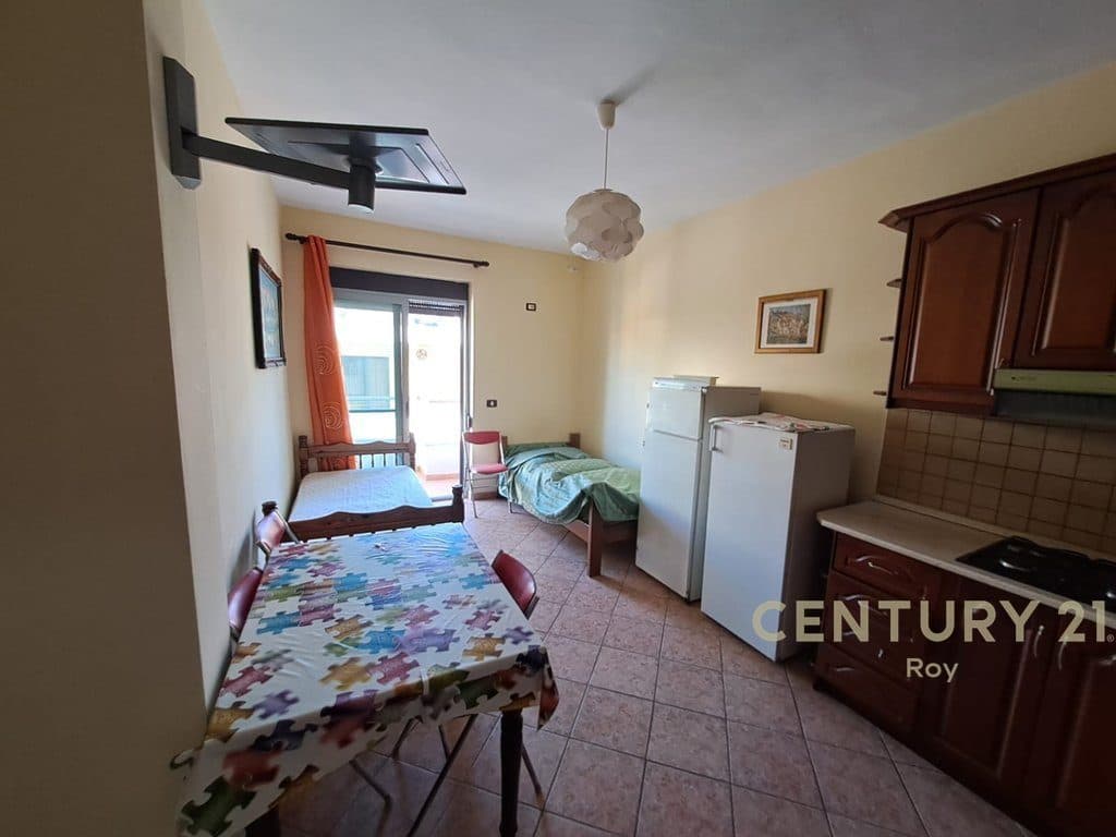 SHITET APARTAMENT NE SHKEMBIN E KAVAJES 50M LARG NGA DETI !! 4