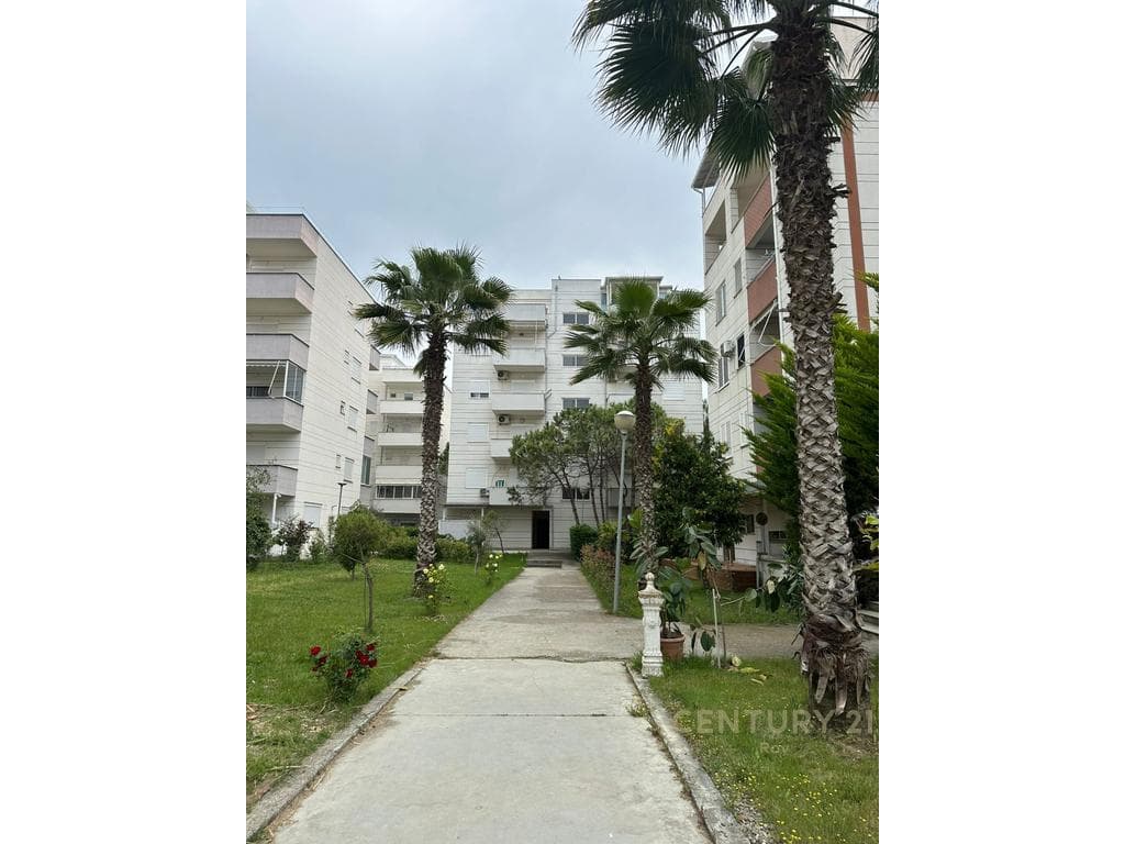 SHITET APARTAMENT 1+1 NE NJE KOMPLEKS REZIDENCIAL QERRET 50M NGA DETI!!! 2