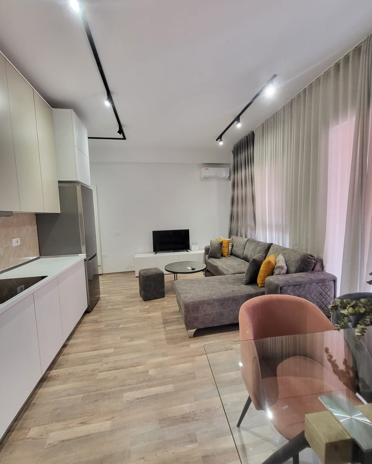 Apartament 1+1 me qira Ali Demi, Tiranë 3