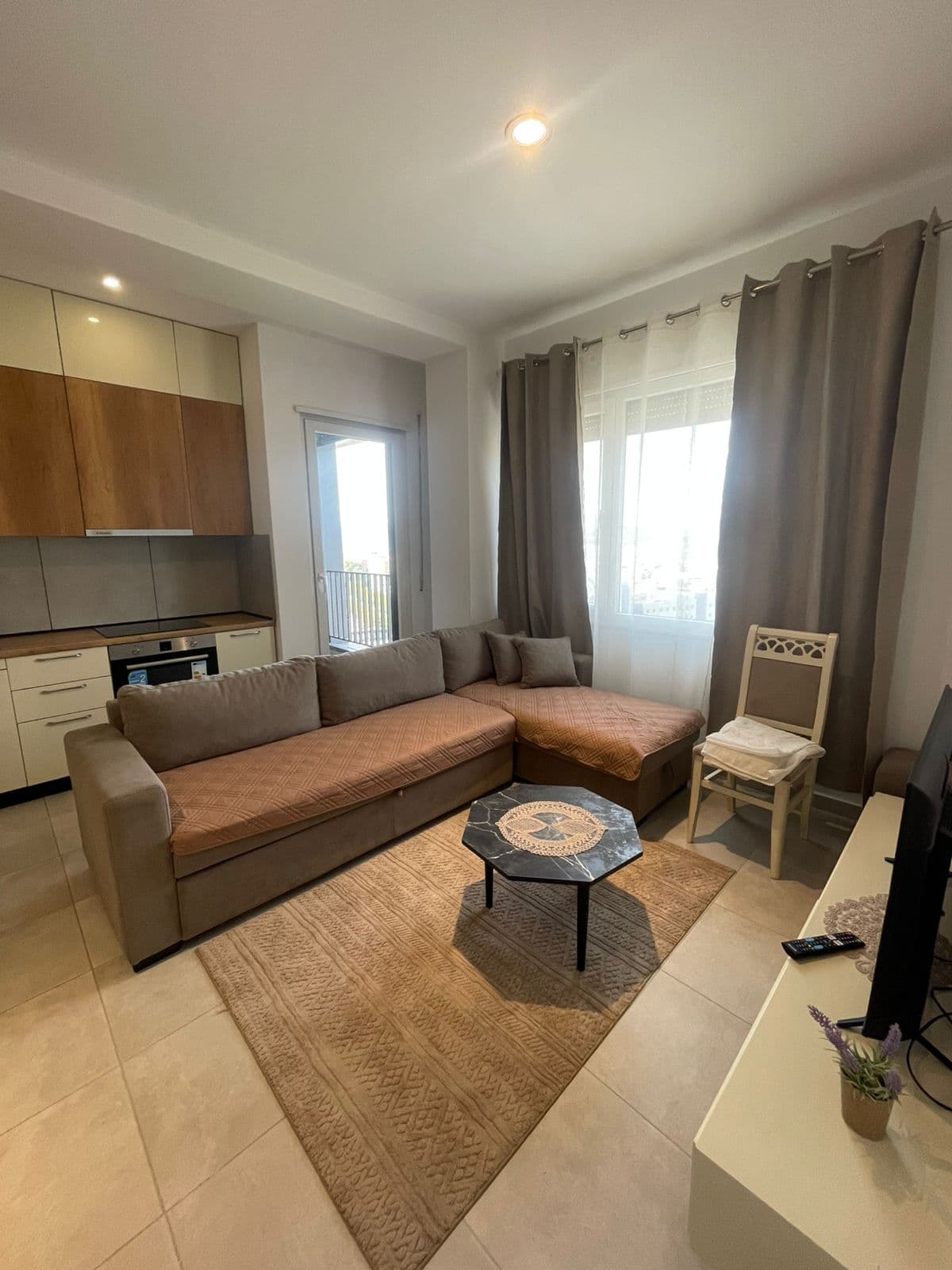 Apartament 1+1 me qira Pallati me Shigjeta, Tiranë 2