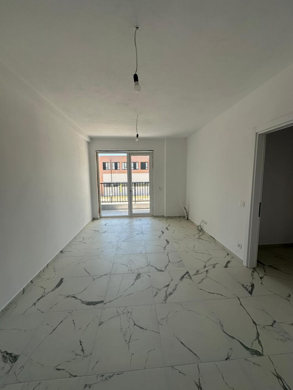 Zyra me qira Univers City, Tiranë 3
