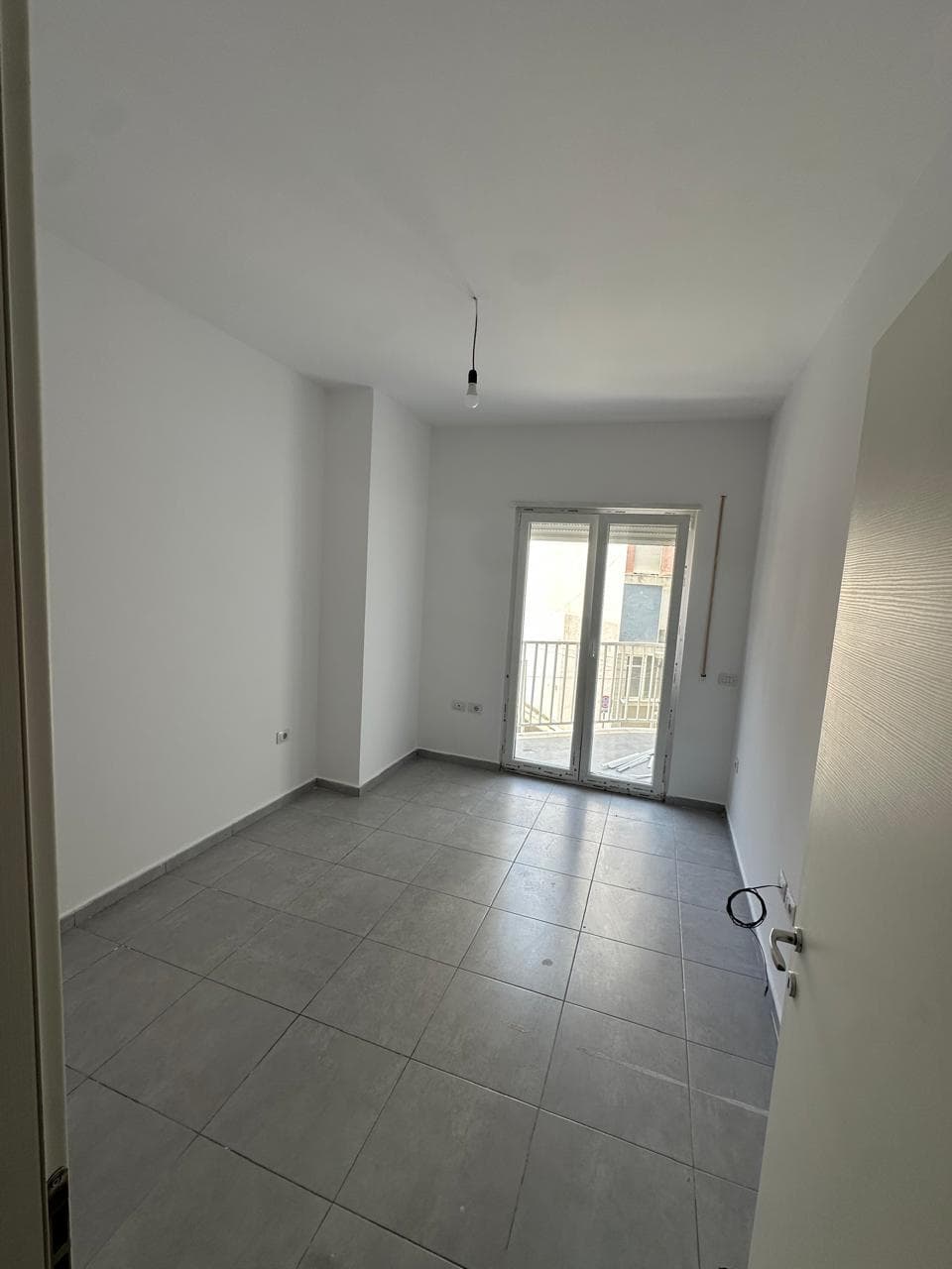 Apartament 2+1 me qira Rruga Barrikadave, Tiranë 4