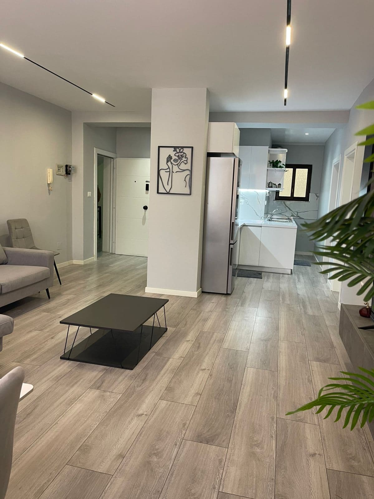 Apartament 2+1 me qira 21 Dhjetori, Tiranë 4