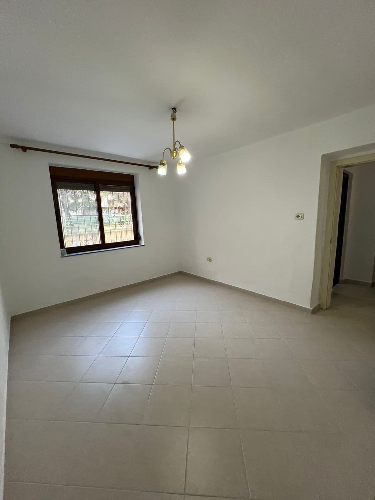 Apartament 2+1 me qira 21 Dhjetori, Tiranë 2