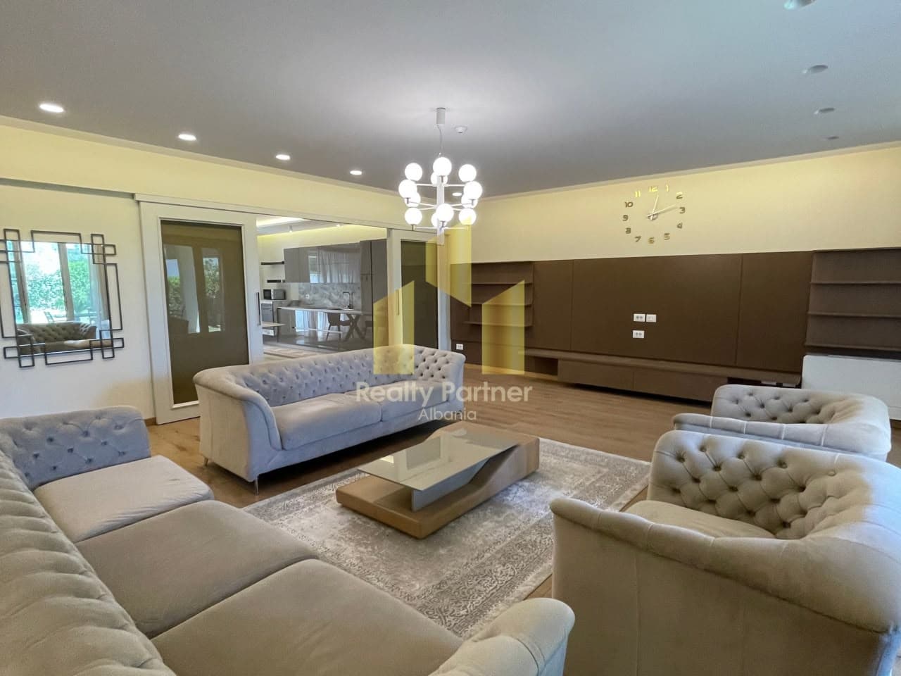 Apartament 2+1+Post Parkimi me qira Lundër , Qendra Tregtare TEG, Tiranë 3