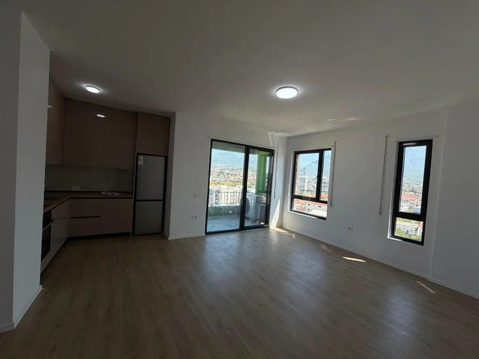 Apartament 2+1 me qira Rruga 5 Maji, Tiranë 3