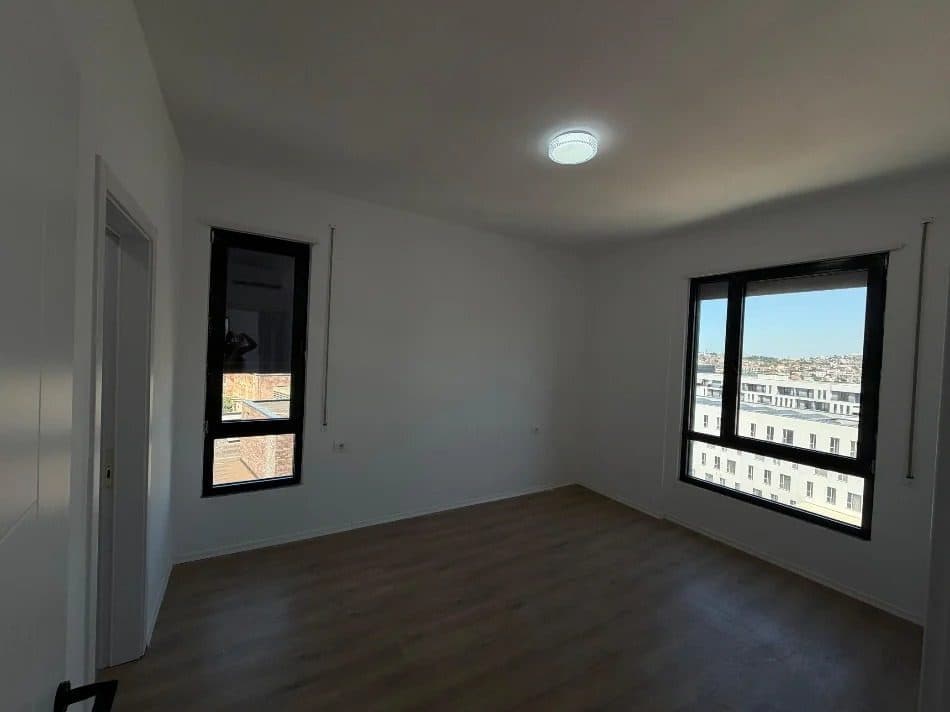 Apartament 2+1 me qira Rruga 5 Maji, Tiranë 4