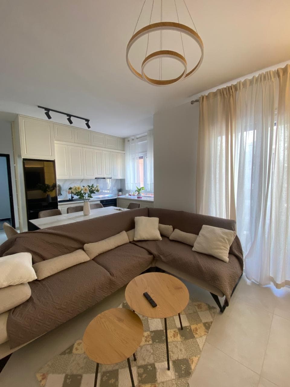Apartament 2+1 me qira Pazari Ri, Tiranë 3