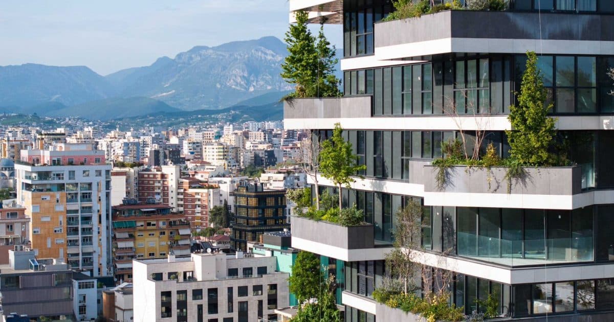 Zyra me qira Ambasador 3, Tiranë