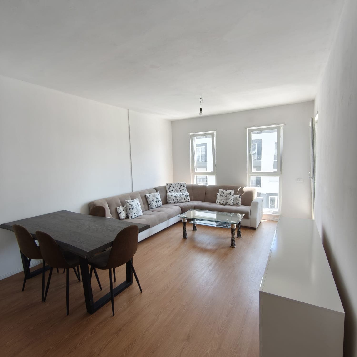 Apartament 2+1 në shitje Univers City, Tiranë 2