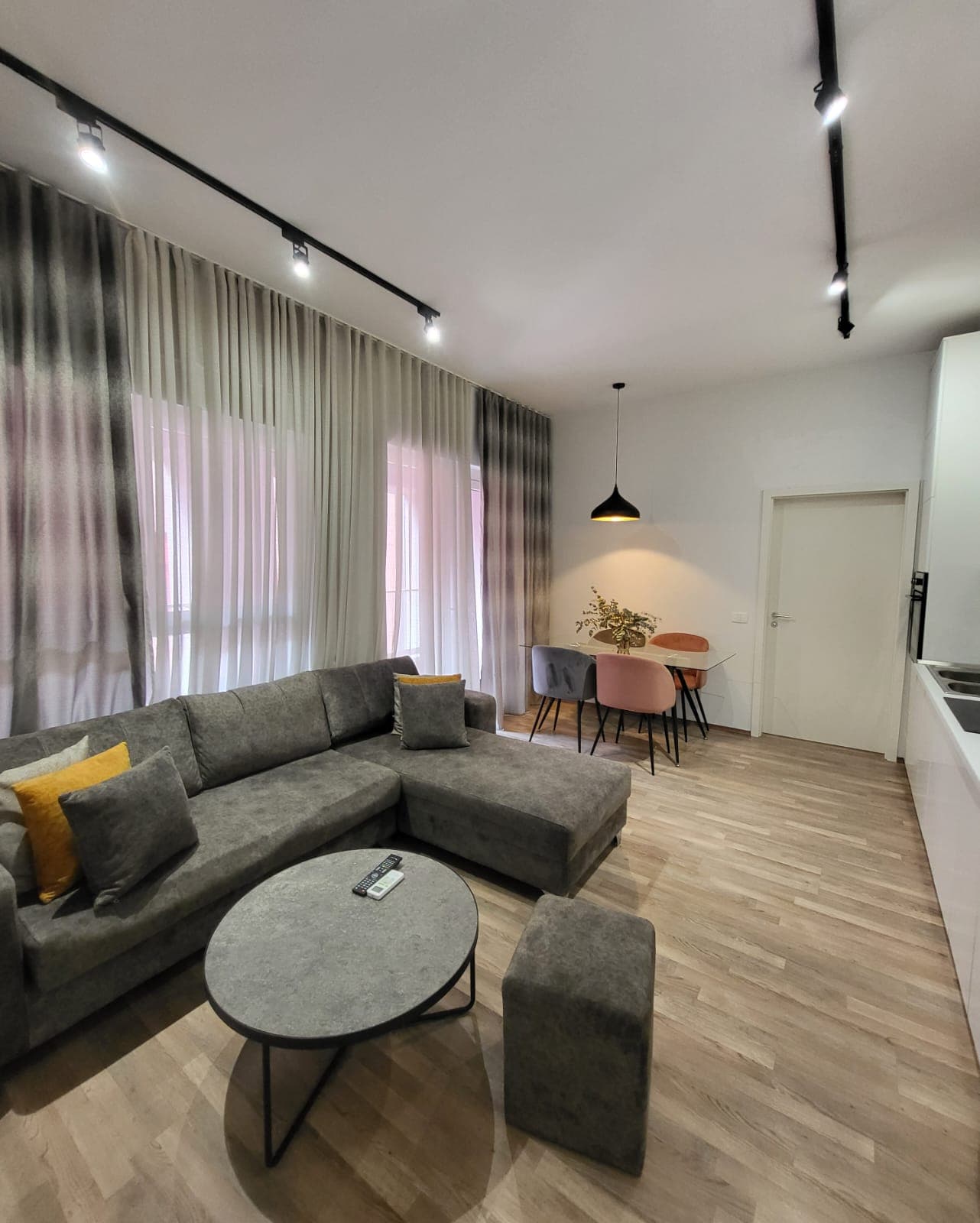 Apartament 1+1 me qira Ali Demi, Tiranë 2