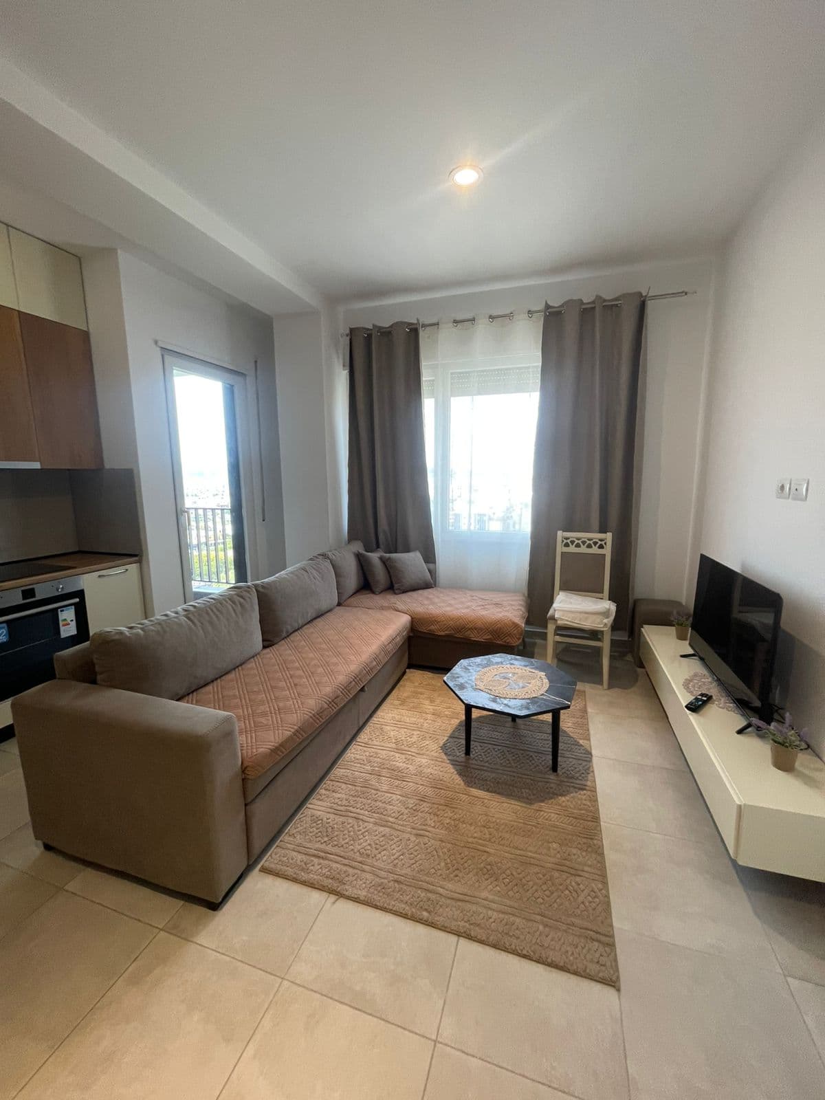 Apartament 1+1 me qira Pallati me Shigjeta, Tiranë 3