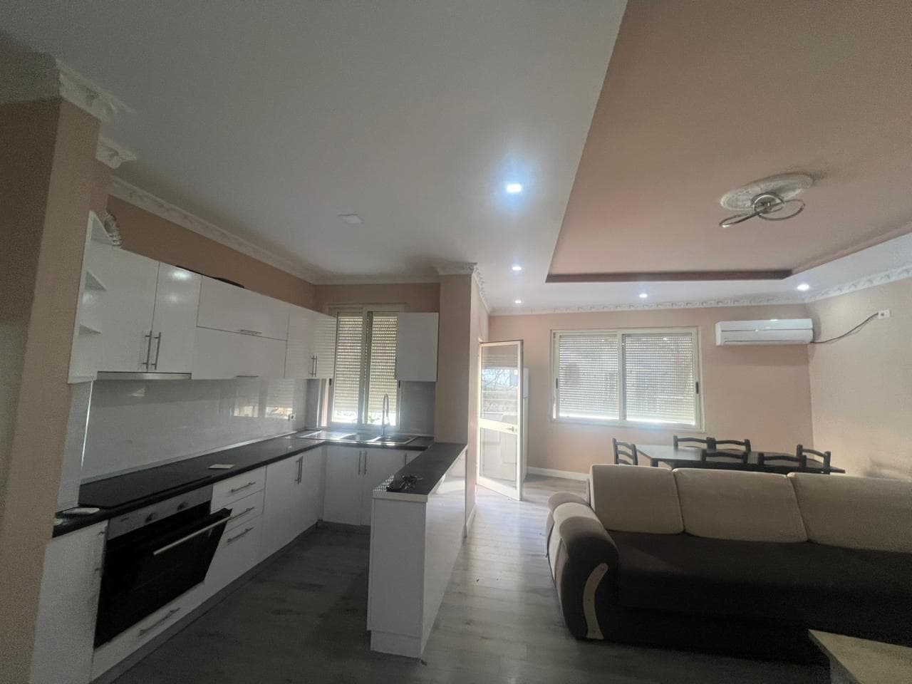Apartament 3+1 me qira Fresku, Tiranë 3