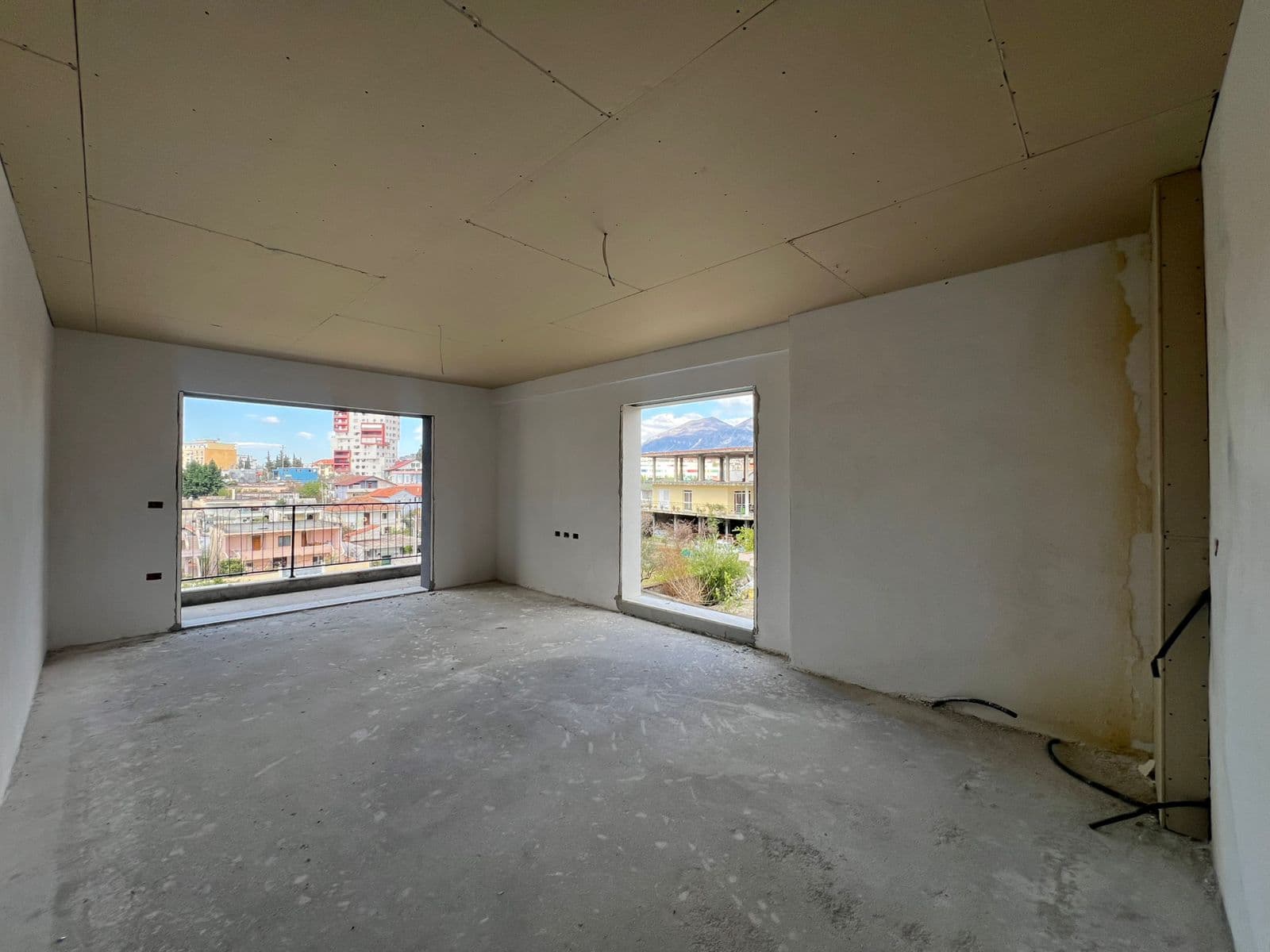 Apartament 2+1 me qira Kinostudio, Tiranë 2