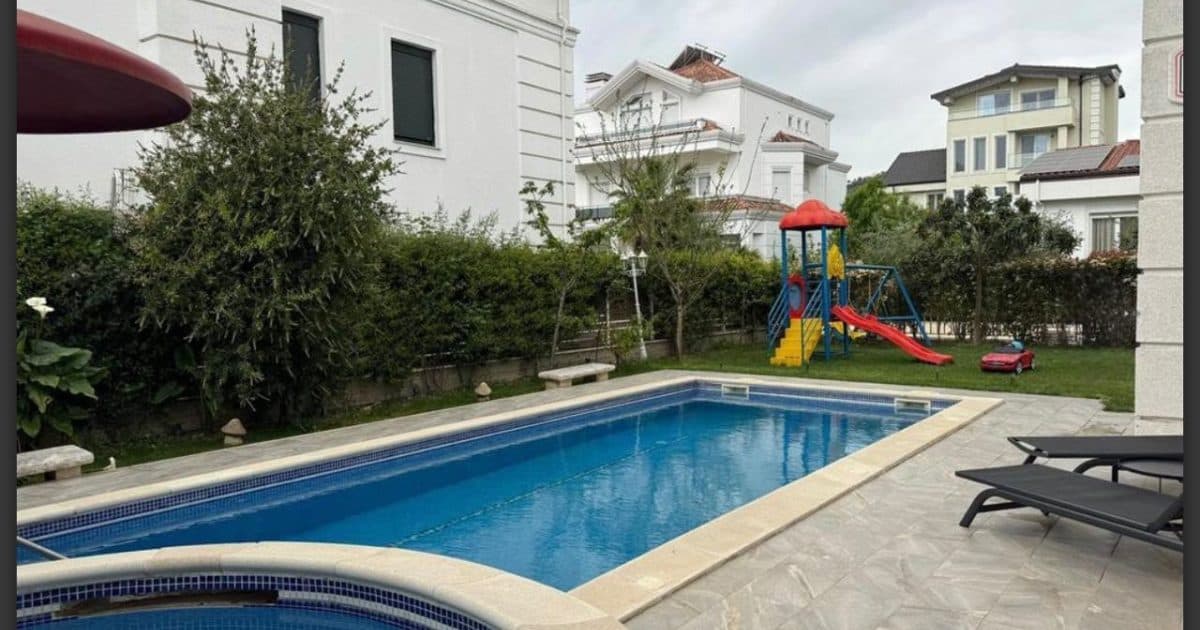 Vila me qira Mjull-Bathore, Tiranë