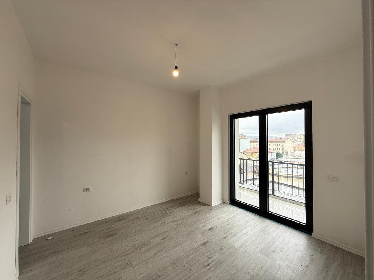 Zyra me qira Rruga Barrikadave, Tiranë 3